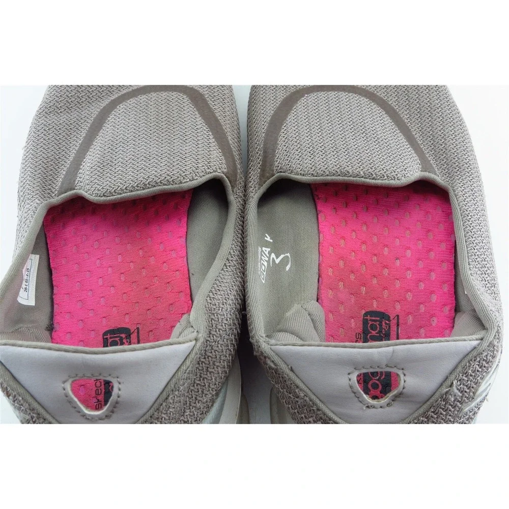 Skechers Womens Walking Shoes Size 8.5‎ Beige Fabric Slip On Lightweight Comfort